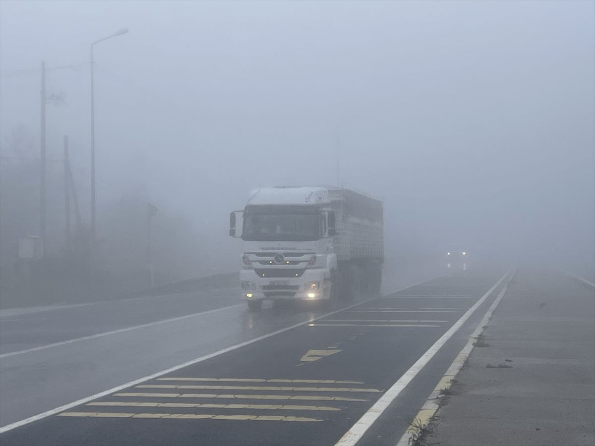 Bolu Dağı'nda sis ve sağanak etkili oldu