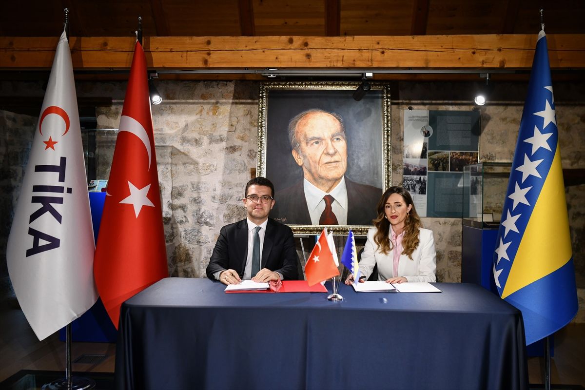 Bosna Hersek'in kurucu lideri İzetbegoviç'in hatırası TİKA eliyle yaşatılacak