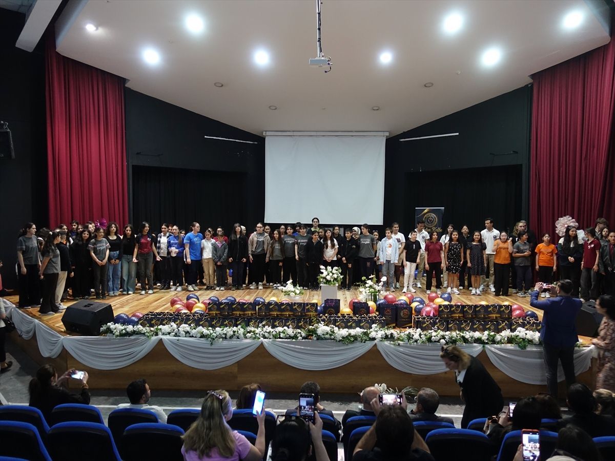 Buca'da "Geleceğe Yolculuk: Hayalimdeki Dünya" yarışmalarının ödülleri sahiplerini buldu