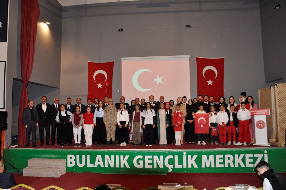 Bulanık'ta 23 Nisan Ulusal Egemenlik ve Çocuk Bayramı kutlandı
