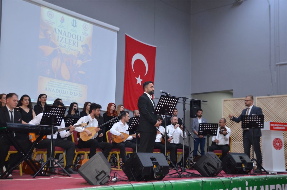 Bulanık'ta "Anadolu İzleri Halk Konseri" düzenlendi