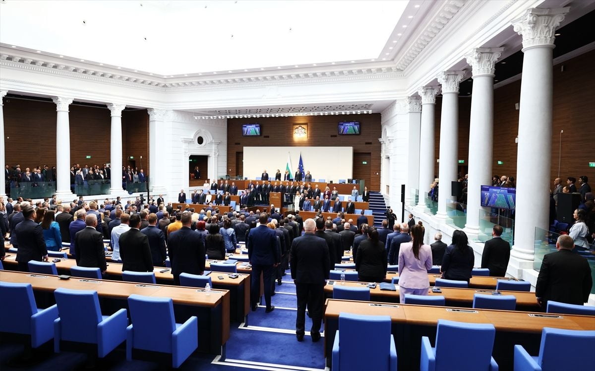 Bulgaristan'da Başbakan Radev'in hükümeti parlamentodan güvenoyu aldı