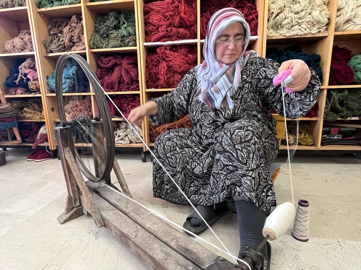 Bünyan halısı, türkü ve maniler eşliğinde kadınların ellerinde hayat buluyor