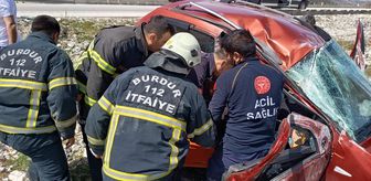 Burdur'da şarampole devrilen otomobildeki 2 kişi yaralandı