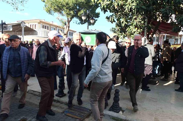 Burhaniyeli Rafet öğretmen son yolculuğuna uğurlandı