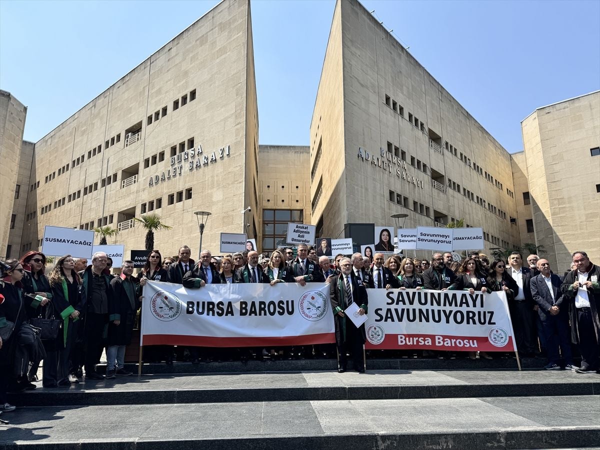 Bursa'da avukat Hatice Kocaefe'nin silahlı saldırıda öldürülmesi protesto edildi
