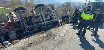 Bursa'da beton mikserinin devrilmesi sonucu sürücü yaralandı