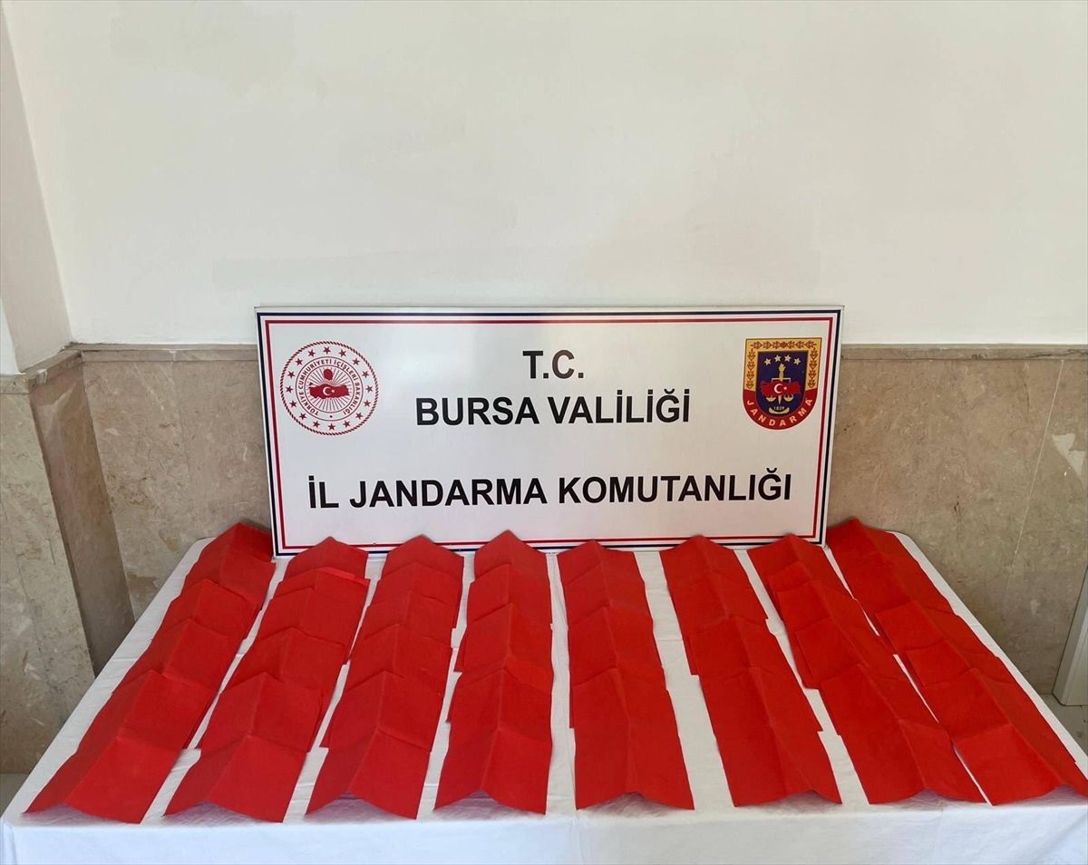 Bursa'da kağıda emdirilmiş sentetik uyuşturucu ele geçirildi