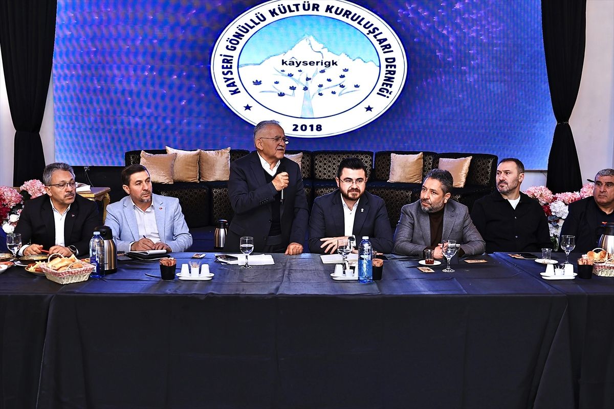 Büyükkılıç, Kayseri Gönüllü Kültür Kuruluşları temsilcileri ile istişare toplantısı yaptı