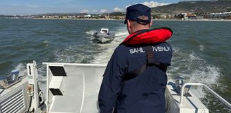 Çanakkale Boğazı'nda arızalanıp sürüklenen bottaki 3 kişi kurtarıldı