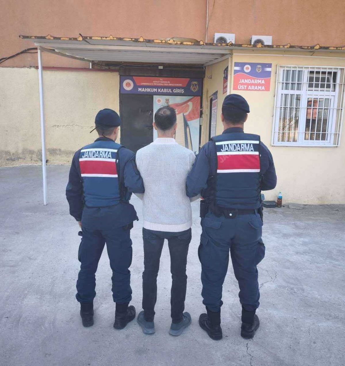 Çanakkale'de 18 firari hükümlü yakalandı