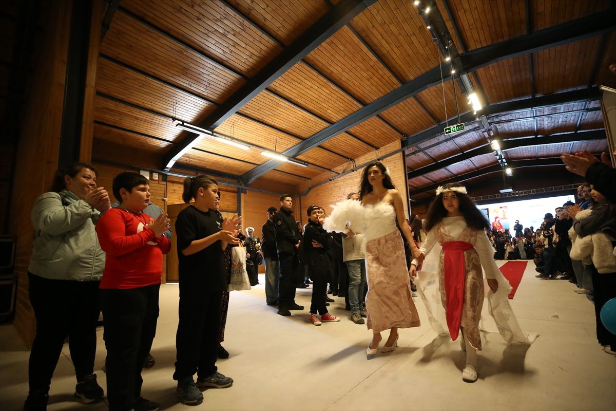 Çanakkale'de ?"İleri Dönüşüm Defilesi" düzenlendi