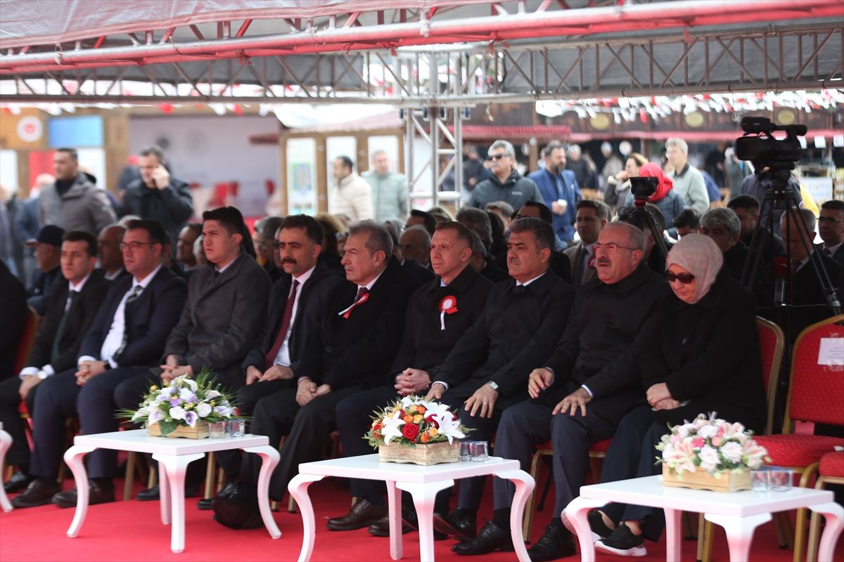 Çanakkale'de İşyurtları Ürün ve El Sanatları Fuarı açıldı