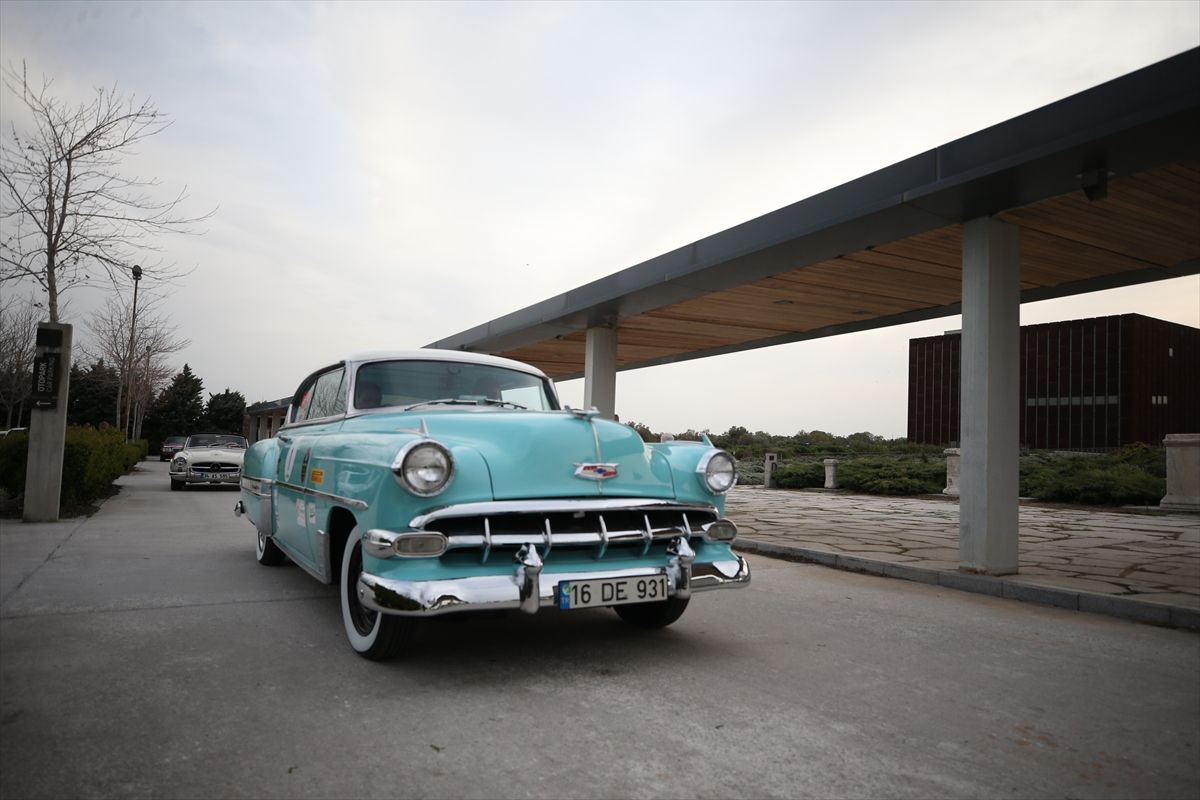 Çanakkale'de Klasik Otomobil Kulübü "Bahar Rallisi" düzenledi