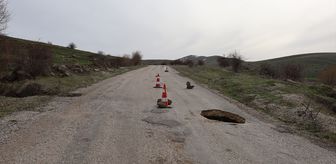 Çankırı'da köy yolunda çöküntü oluştu