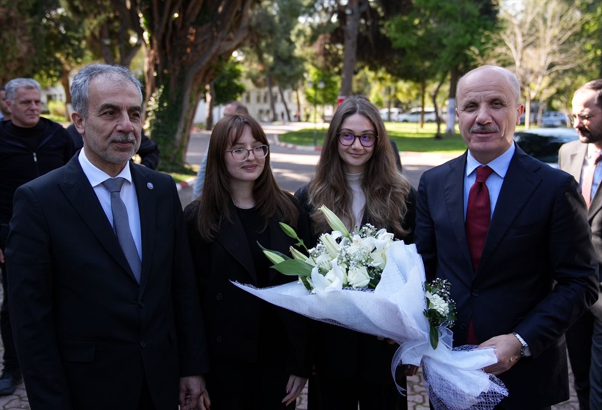 YÖK Başkanı Özvar, İzmir'de üniversiteleri ziyaret etti
