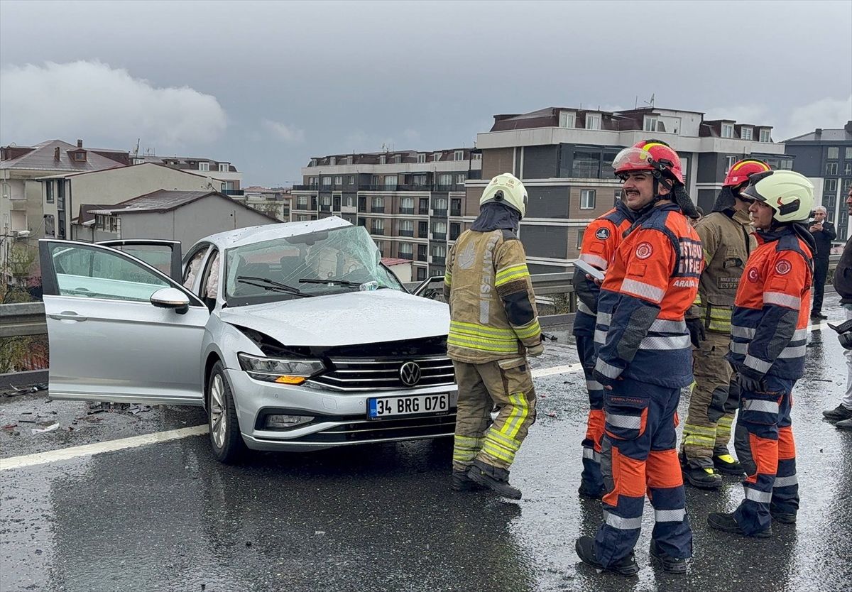 Çekmeköy'de trafik kazasında 4 kişi yaralandı