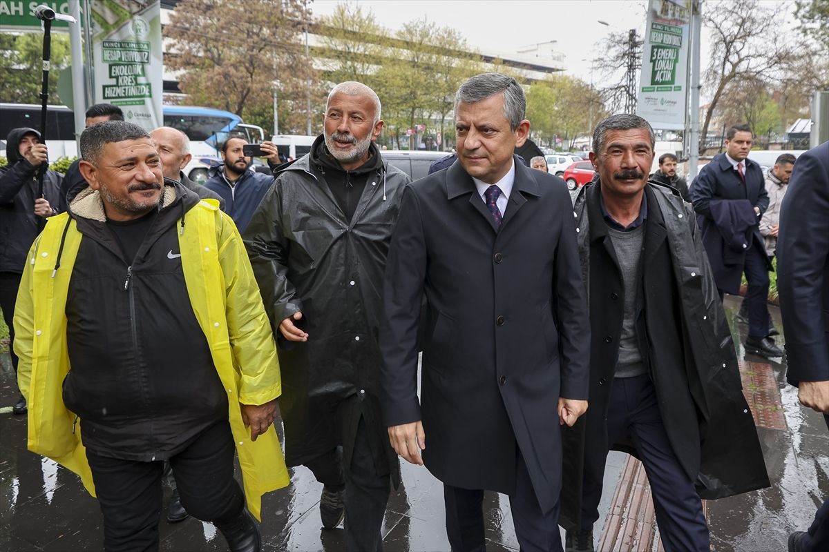 CHP Genel Başkanı Özel, eylem yapan maden işçilerini ziyaret etti