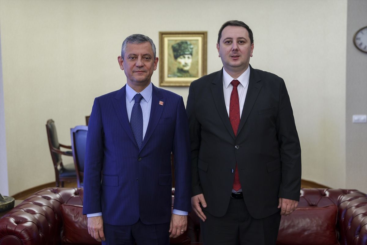 CHP Genel Başkanı Özel, Kuzey Makedonya THP Genel Başkanı İbrahim ile görüştü