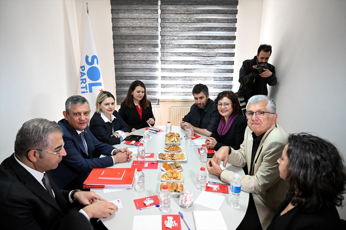 CHP Genel Başkanı Özel, Sol Parti'yi ziyaret etti Açıklaması