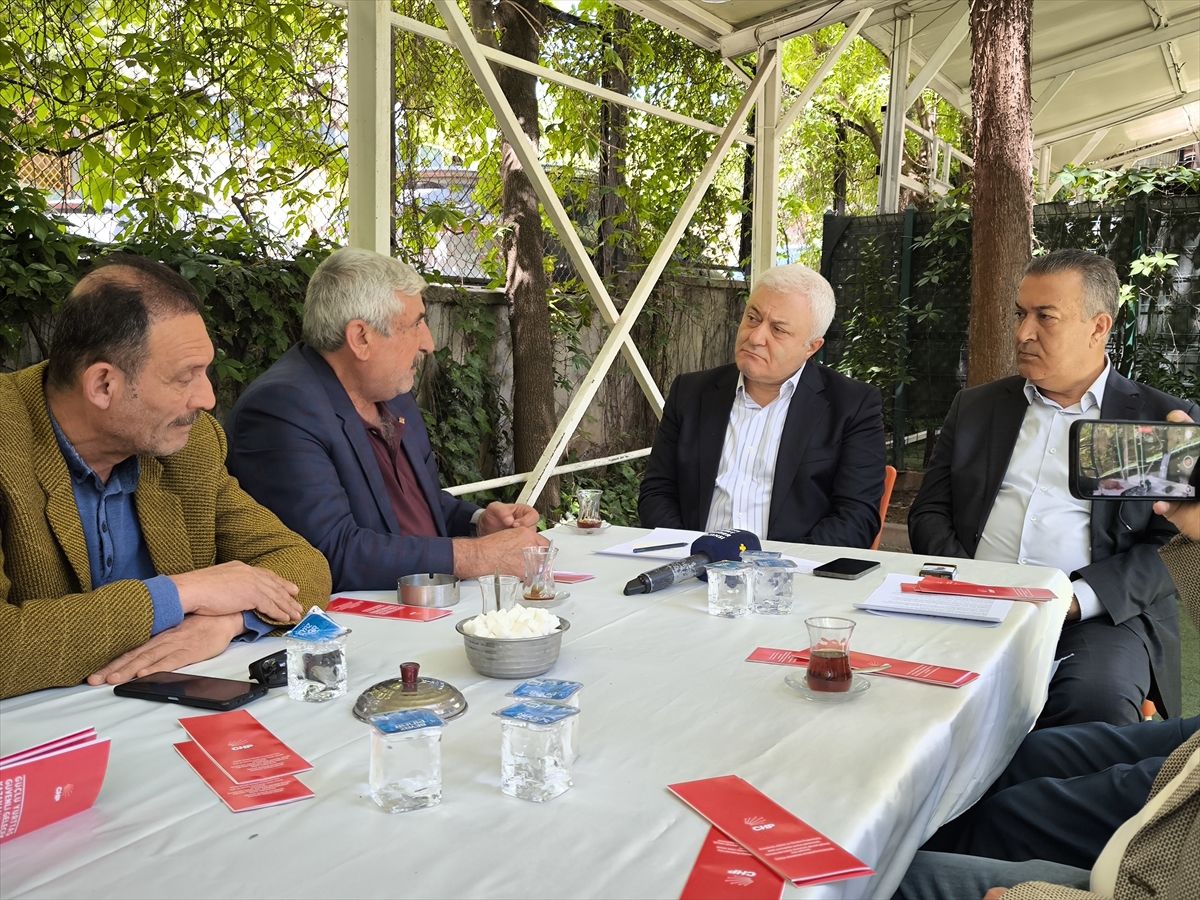 CHP İzmir Milletvekili Özkan, Siirt'te basın mensuplarıyla bir araya geldi