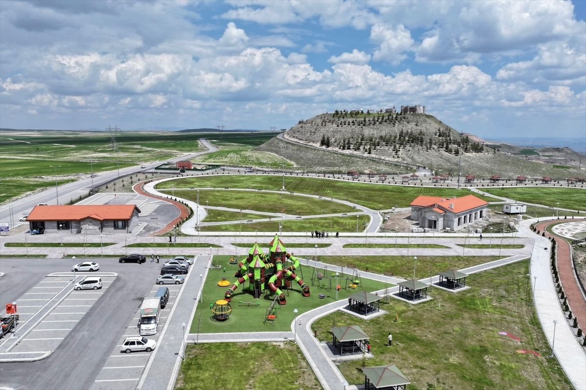 Başkan Çolakbayrakdar, Erkilet Millet Bahçesi'ndeki çalışmaları inceledi