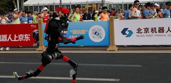 Çin'de insansı robotlar yarı maraton dünya rekorunu kırdı