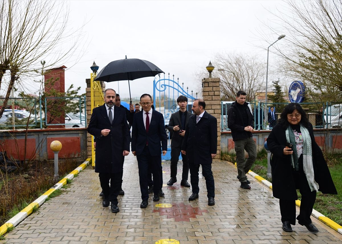 Çin Halk Cumhuriyeti Ankara Büyükelçisi Jiang Xuebin, Van'da ziyaretlerde bulundu Açıklaması