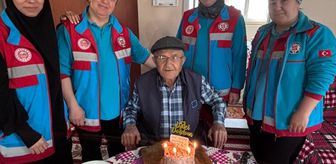 Çivril Kaymakamlığı'ndan 91 yaşındaki Hidayet Erday'a doğum günü sürprizi