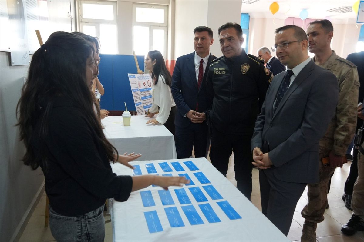 Cizre'de 4006 TÜBİTAK Bilim Fuarı açıldı