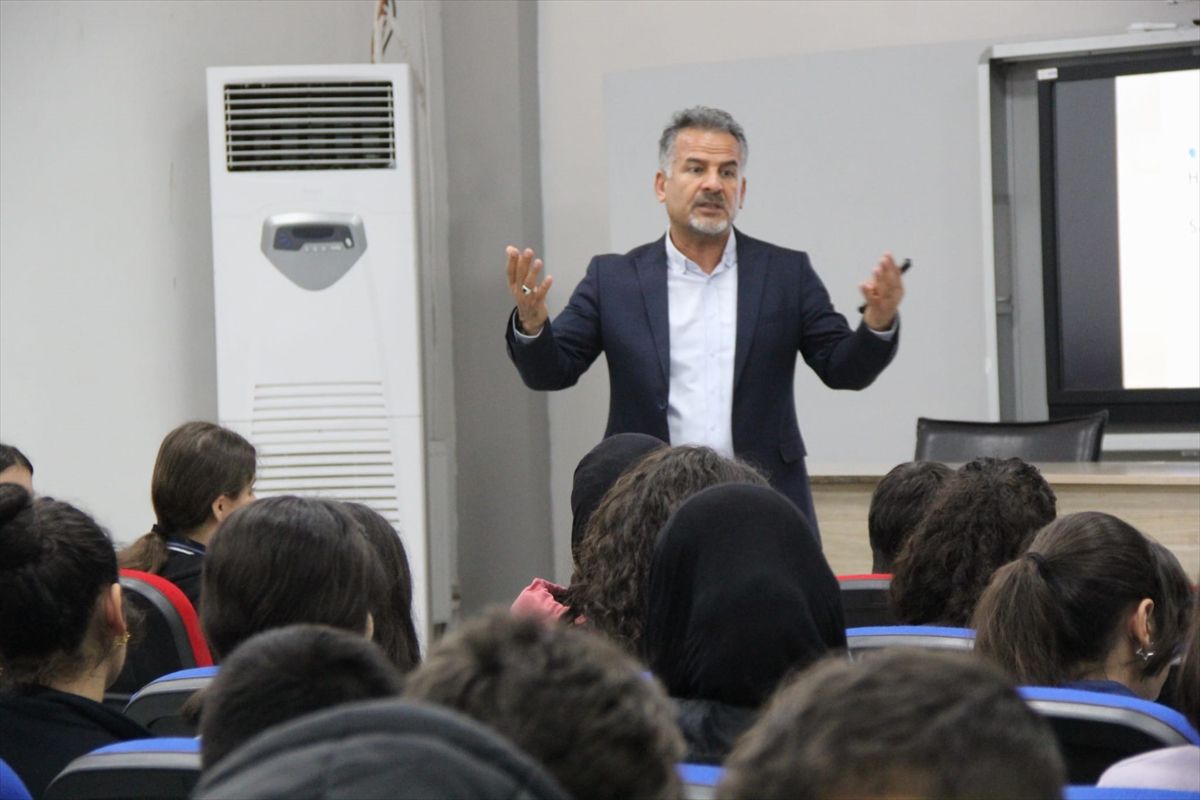 Cizre'de "LGS Hazırlık ve Motivasyon" semineri gerçekleştirildi