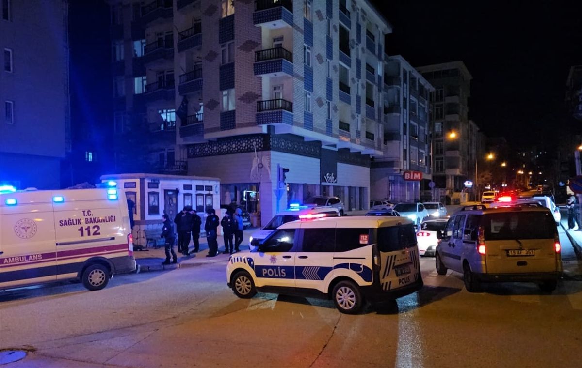Çorum'da çıkan kavgada 2 kişi bıçakla yaralandı