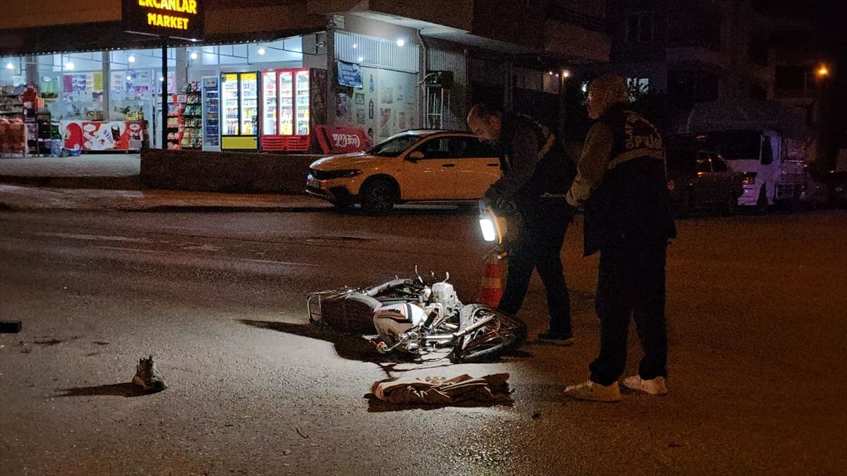 Çorum'da otomobille çarpışan motosikletin sürücüsü ağır yaralandı