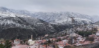 Çorum'un yüksek kesimlerine nisan ayında kar yağışı sürüyor