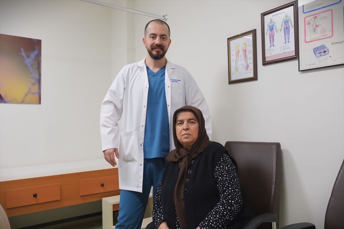Çözüm bulamadığı bel ağrısından hastanede takılan pille kurtuldu