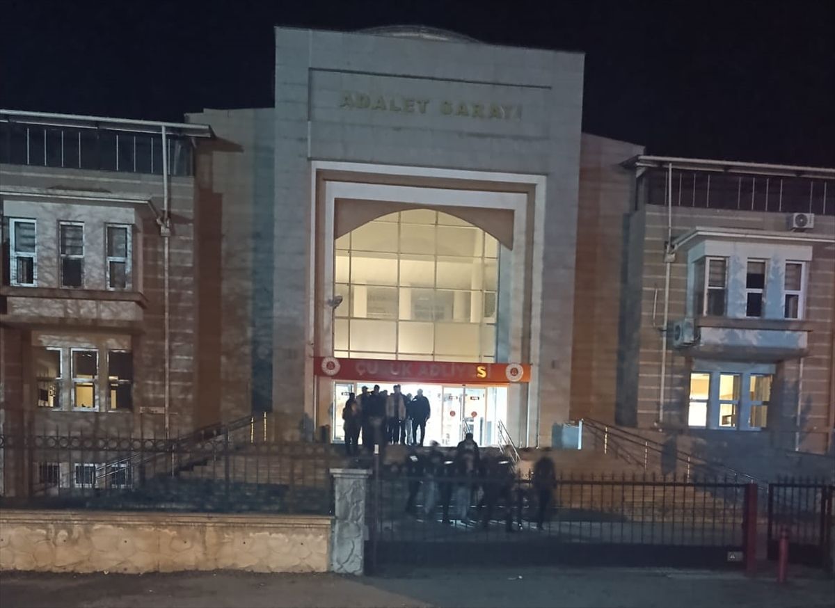 Çubuk'ta 9 kişinin yaralandığı kavgaya ilişkin 15 şüpheli tutuklandı