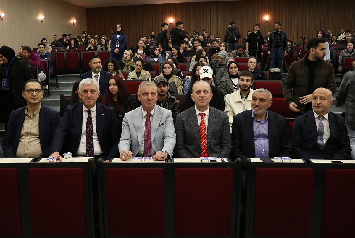 Cumhurbaşkanı Başdanışmanı Saral, Trabzon'da üniversite öğrencileriyle bir araya geldi