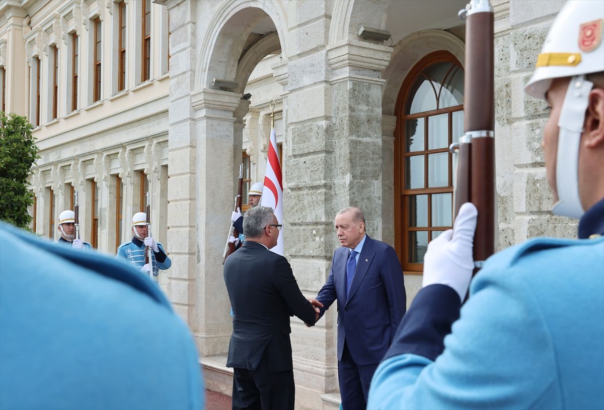 Cumhurbaşkanı Erdoğan, KKTC Cumhurbaşkanı Erhürman ile bir görüşme gerçekleştirdi.