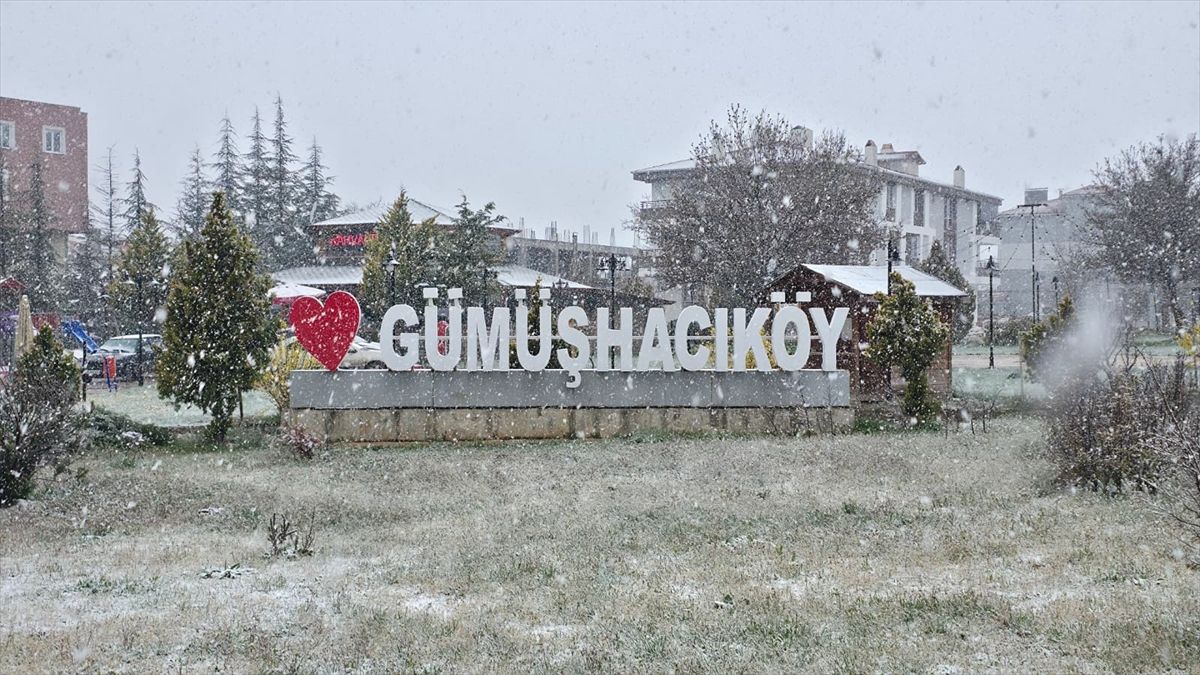 Samsun ve Amasya'da nisan ayında kar yağdı
