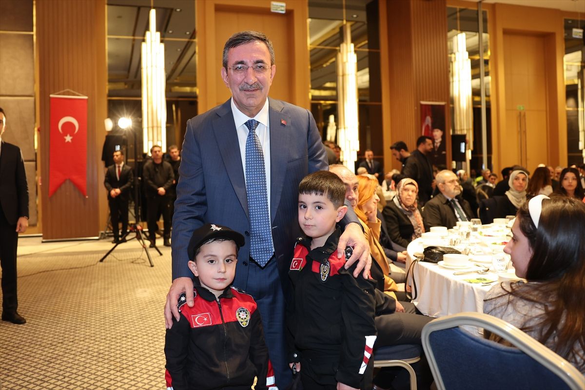 Cumhurbaşkanı Yardımcısı Yılmaz, Diyarbakır'da Türk Polis Teşkilatının 181. Kuruluş Yıl Dönümü Programı'na...
