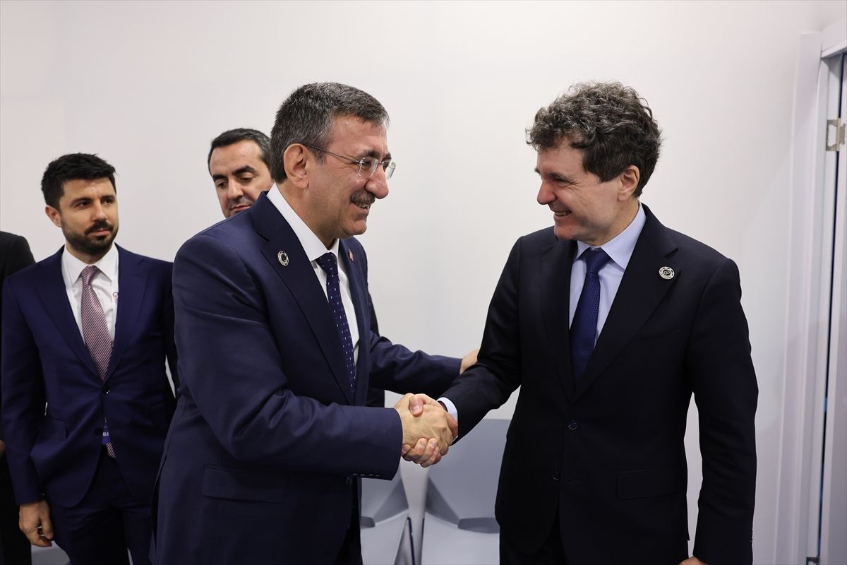 Cumhurbaşkanı Yardımcısı Yılmaz, Romanya Cumhurbaşkanı Dan ile görüştü