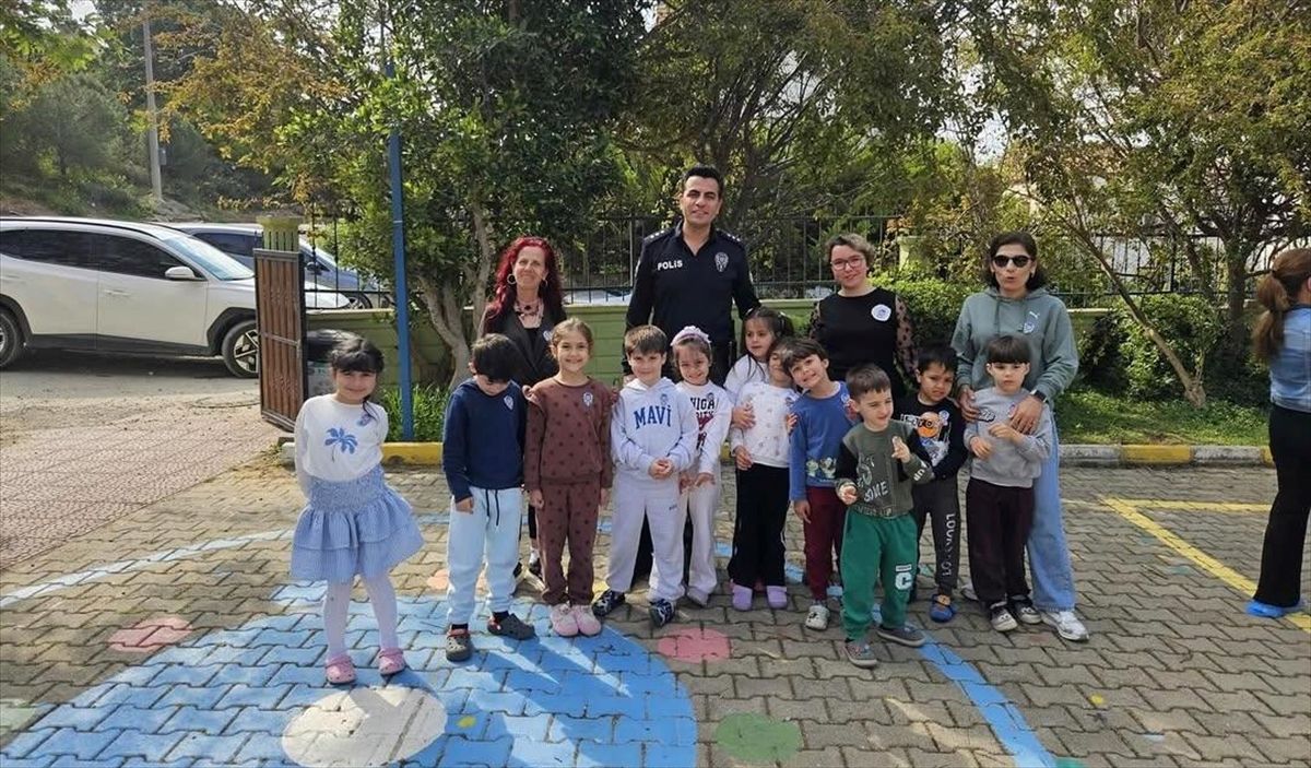 Miniklerden Polis Haftası Etkinliği