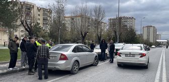 Dedesinin otomobiliyle gezen ehliyetsiz genci polis yakaladı