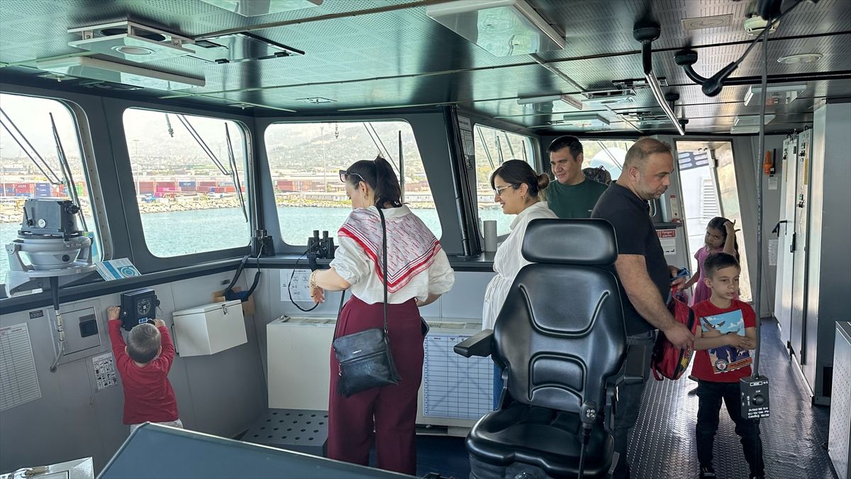 TCG Karpaz ve TCSG Yaşam gemileri Hatay'da ziyarete açıldı