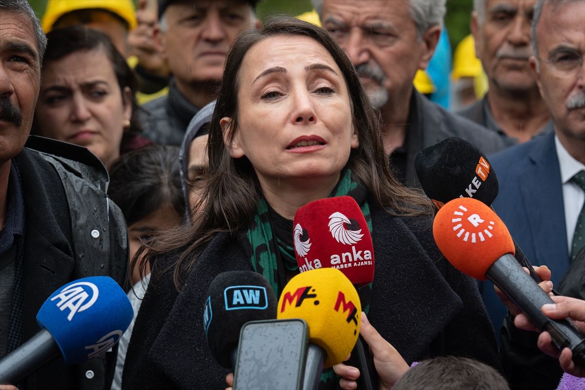 DEM Parti Eş Genel Başkanı Hatimoğulları, Ankara'da eylem yapan maden işçilerini ziyaret etti