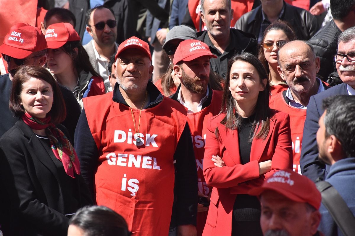 DEM Parti Eş Genel Başkanı Hatimoğulları Van'da düzenlenen 1 Mayıs mitingine katıldı Açıklaması