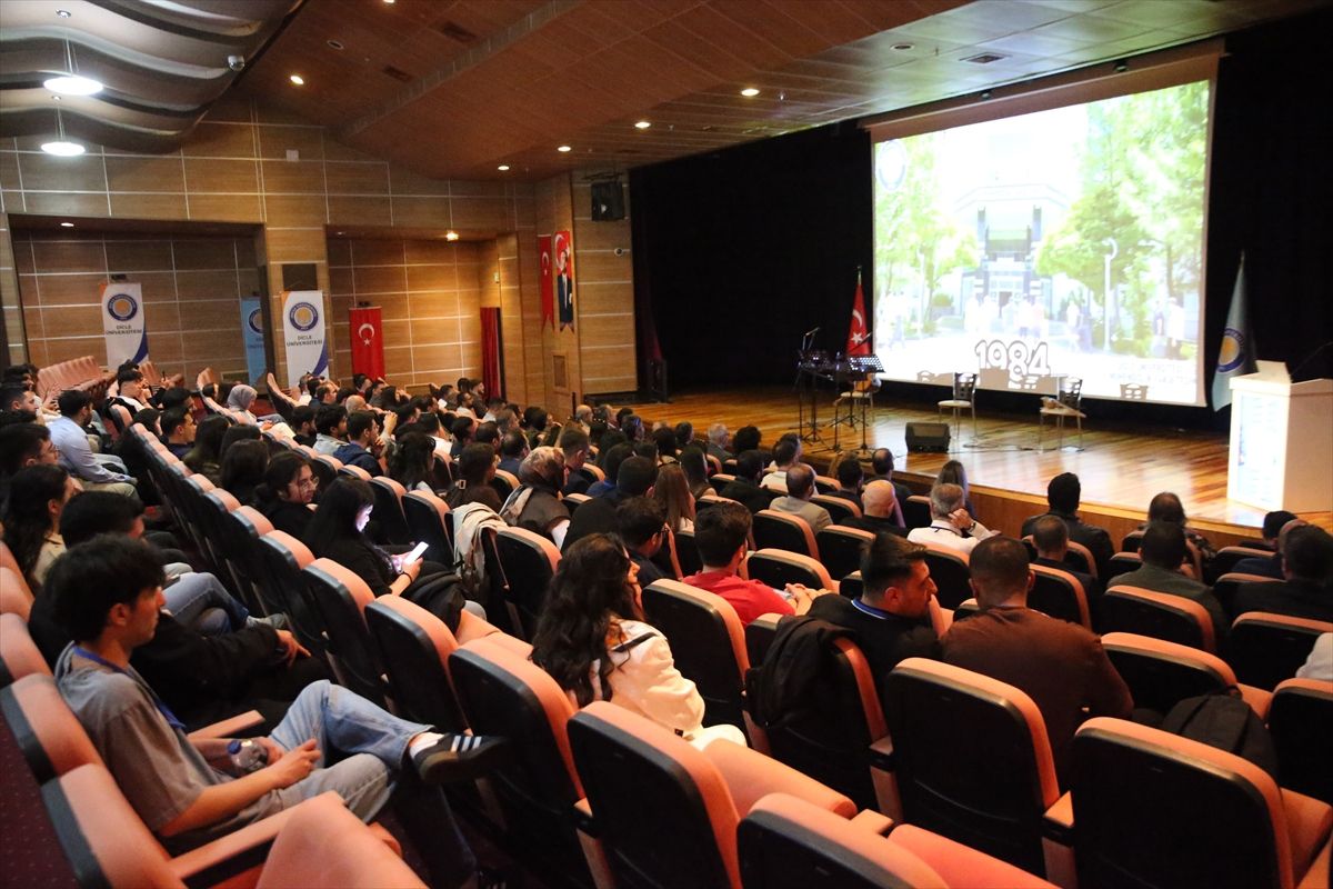 Dicle Üniversitesinde 'Sınıftan Sektöre: Kariyer Yolculuğu' çalıştayı düzenlendi