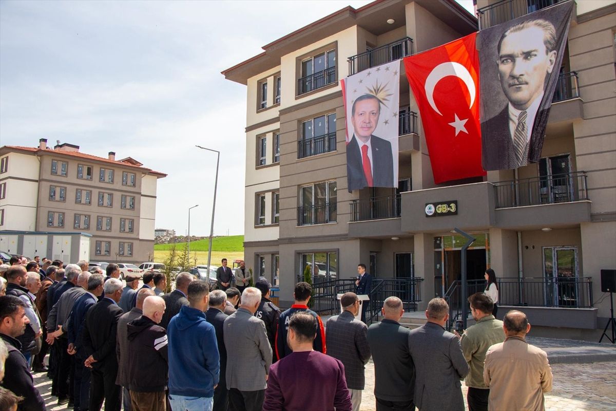 Diyarbakır'da 82 deprem konutu hak sahiplerine teslim edildi