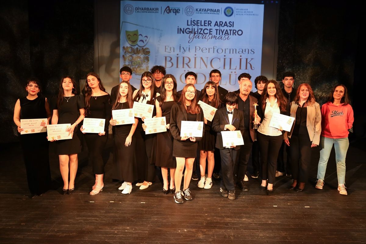 Diyarbakır'da "Aile" temalı liseler arası İngilizce tiyatro yarışması tamamlandı