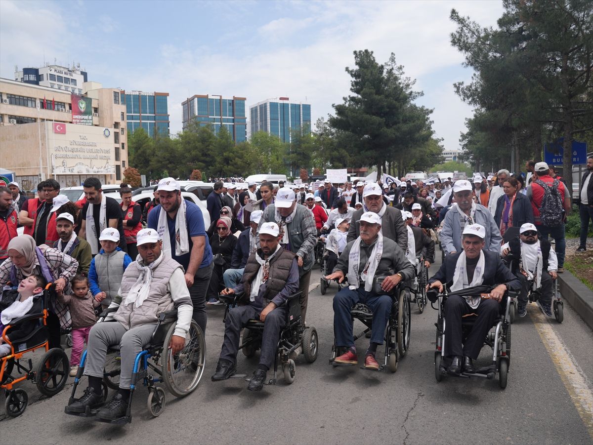 Diyarbakır'da Engelliler Onur Yürüyüşü